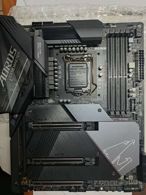 GIGABYTE Z490 AORUS MASTER LGA 1200 Intel Z490 ATX Motherboard with Triple M.2, SATA 6Gb/s, USB 3.2